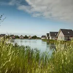 Comfortable Holiday Home, 700 M From The Beach